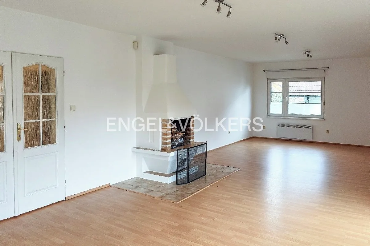 Pronájem vily 365 m², pozemek 600 m²